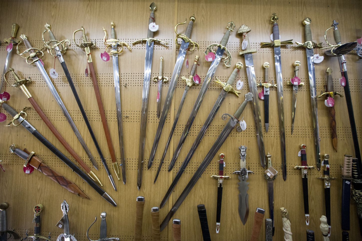 The Crappy Sword Identification Guide: A Work In Progress : SWORDS